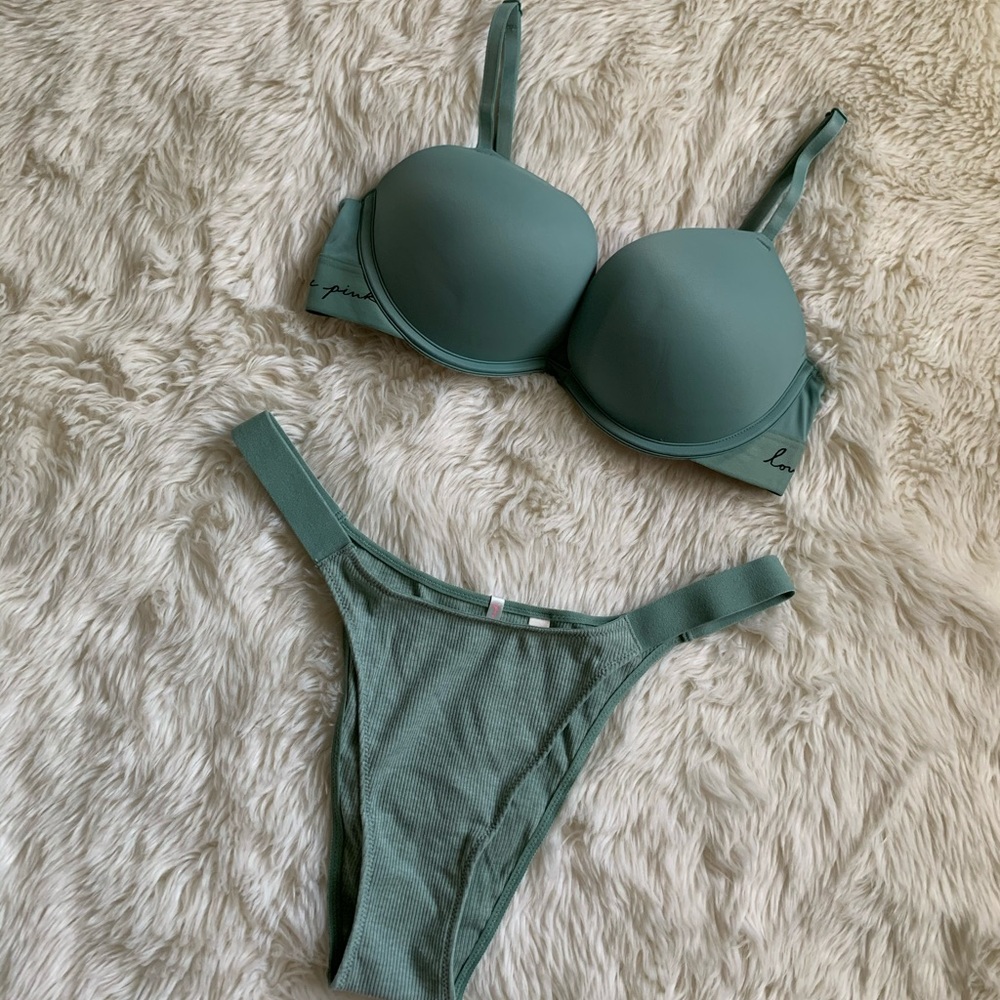 New Pink Victoria’s Secret Campus Logo Bra Set